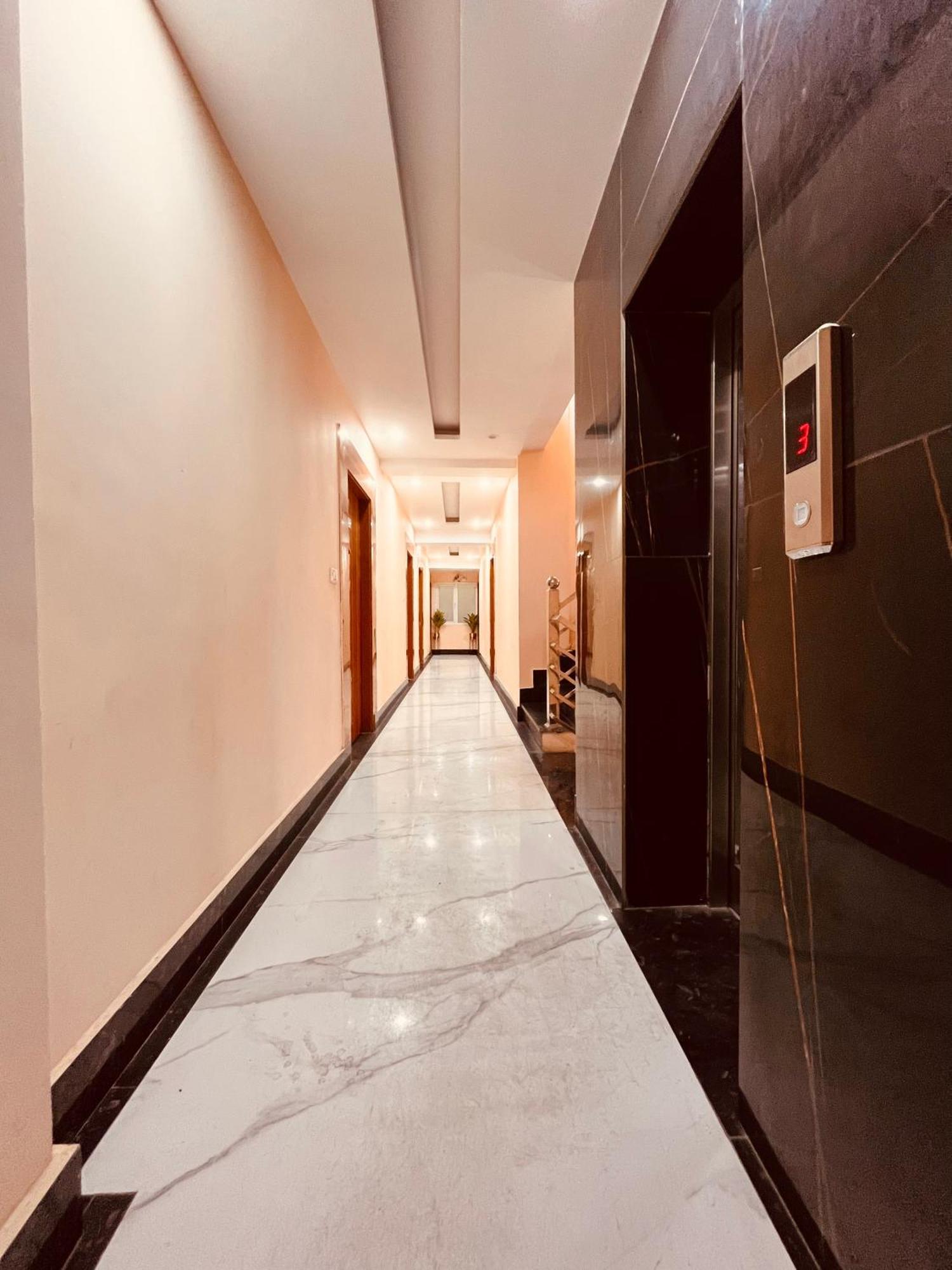 Hotel Golden Temple View By La Casa, Amritsar #Top Rated #Most Awarded #Swimming Pool #Prime Location #Luxury Rooms #Parking #Rooftop Cafe Exterior foto