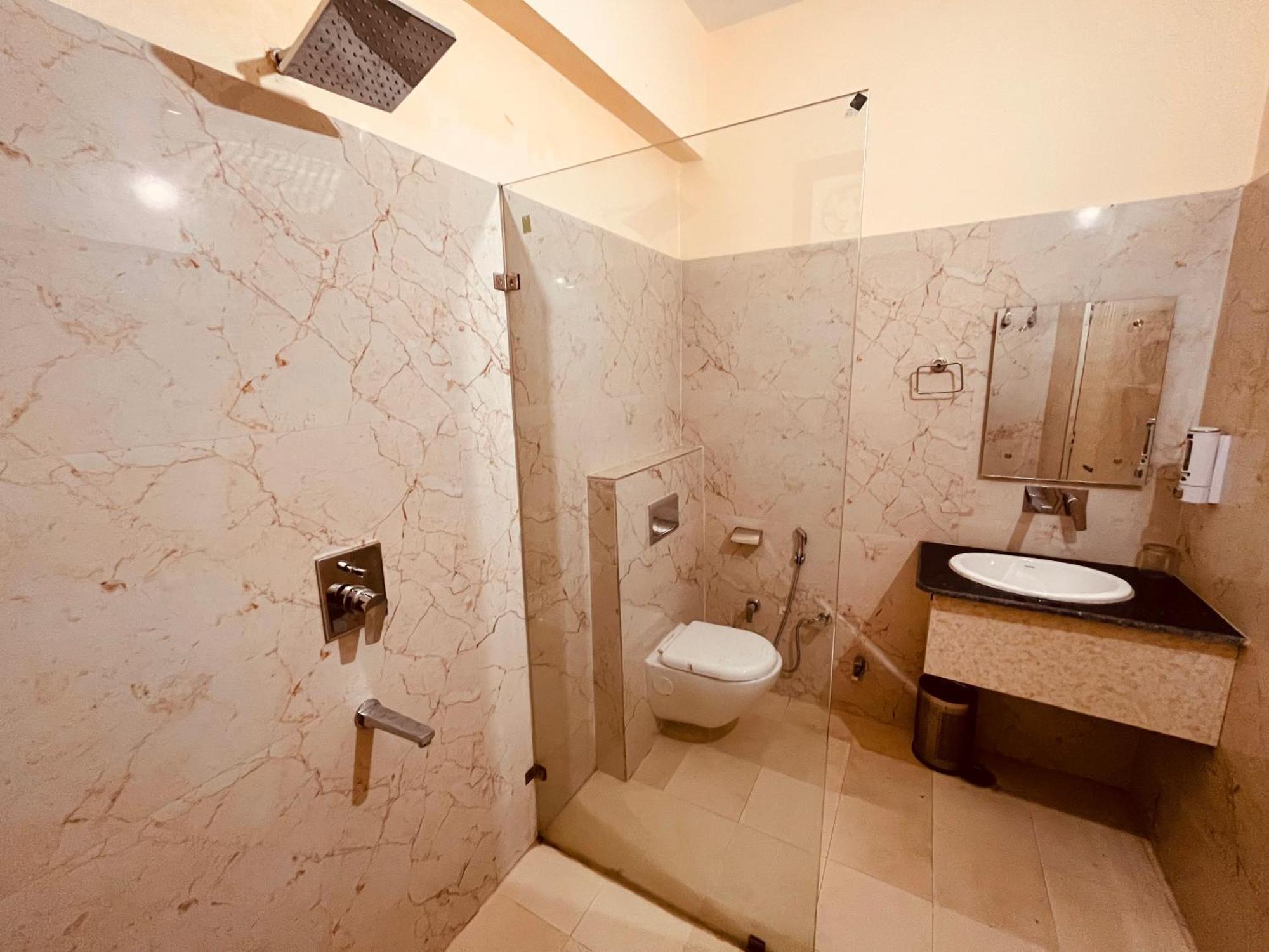 Hotel Golden Temple View By La Casa, Amritsar #Top Rated #Most Awarded #Swimming Pool #Prime Location #Luxury Rooms #Parking #Rooftop Cafe Exterior foto